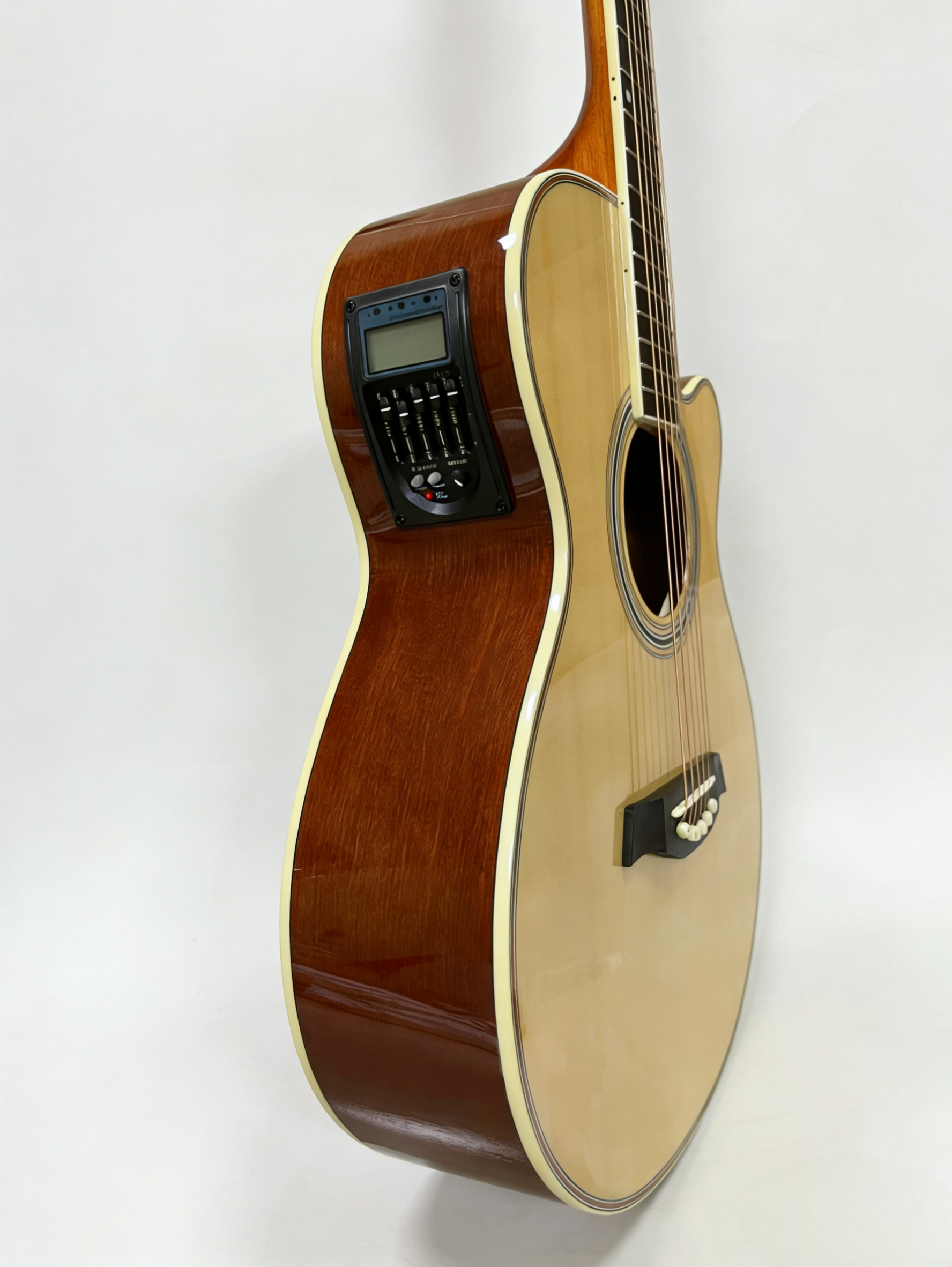 40-inch acoustic stage guitar, high-gloss finish with advanced pickup CG-202EQ